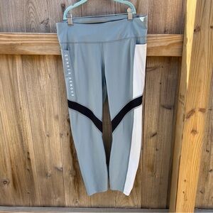 Under Armour HeatGear Compression Leggings - Women’s Size Large
